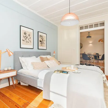 Lägenhet Stylish 2bd In Chiado
