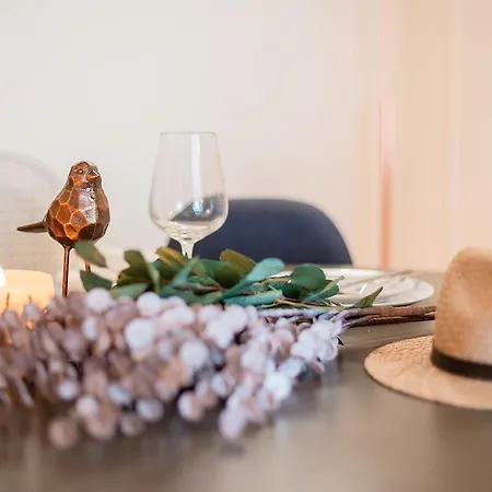 Stylish 2bd In Chiado