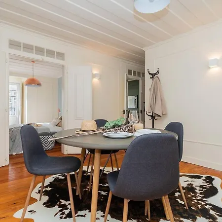 Stylish 2bd In Chiado Apartman *