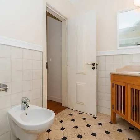 Stylish 2bd In Chiado Daire *
