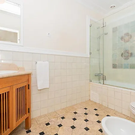 Apartament Stylish 2bd In Chiado *