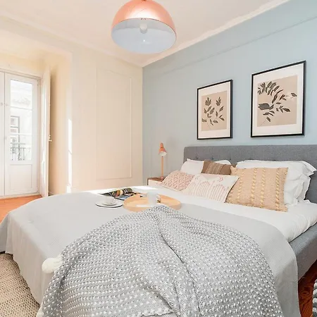 Stylish 2bd In Chiado *