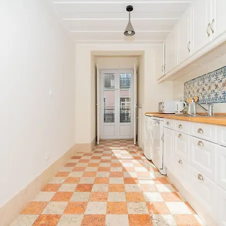 Stylish 2bd In Chiado Apartman *
