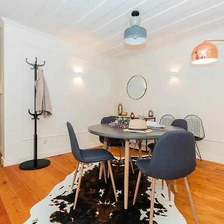 Stylish 2bd In Chiado Apartman *