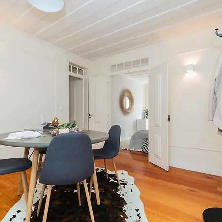 Stylish 2bd In Chiado Лиссабон