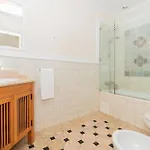 Stylish 2bd In Chiado * Lizbona